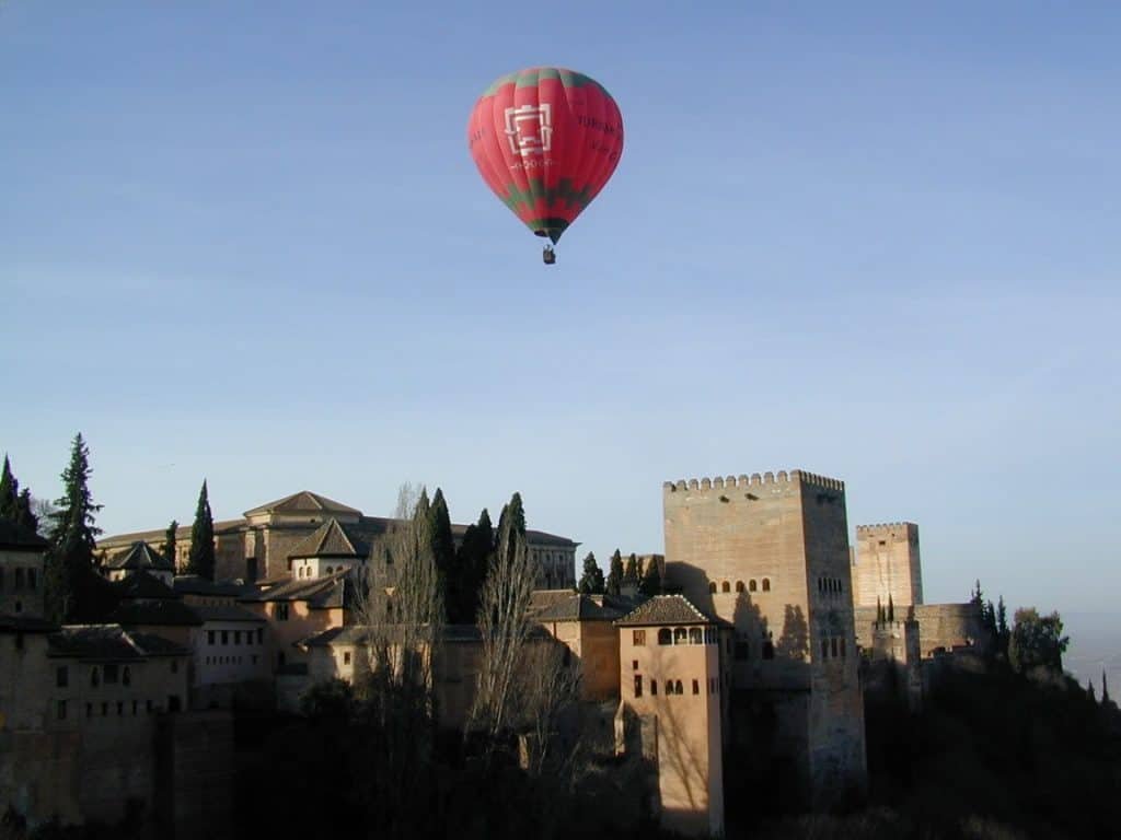 Ballonfahrt über Alhambra in Andalusien Granada